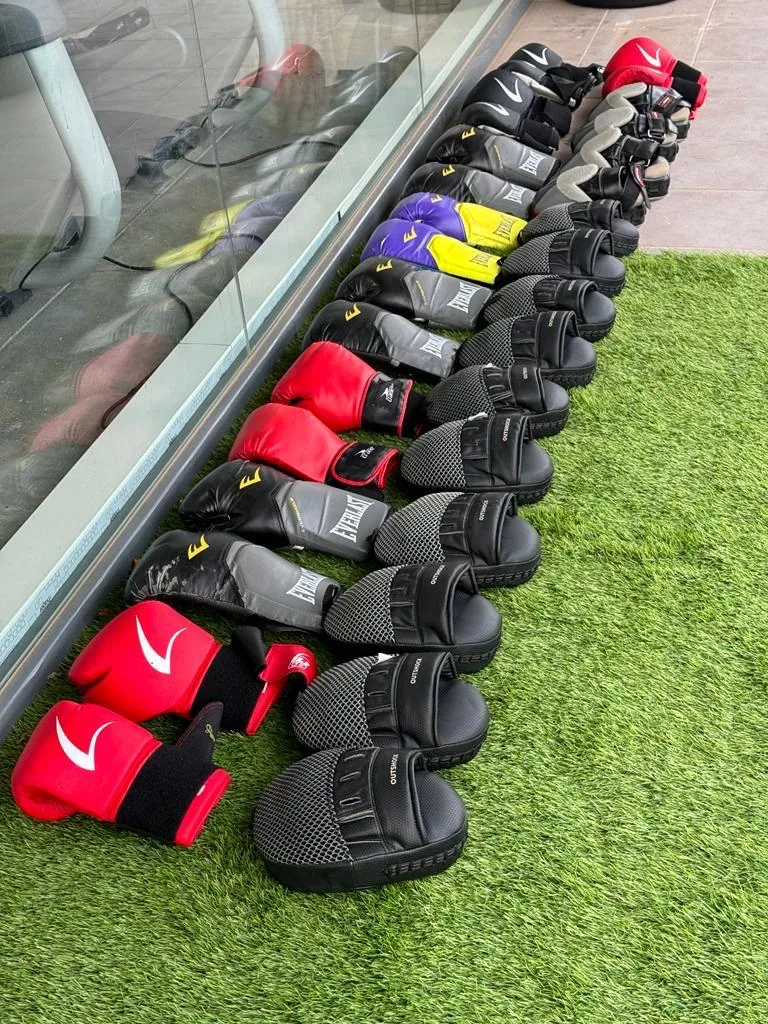 Box Fit gloves ready on the outdoor terrace